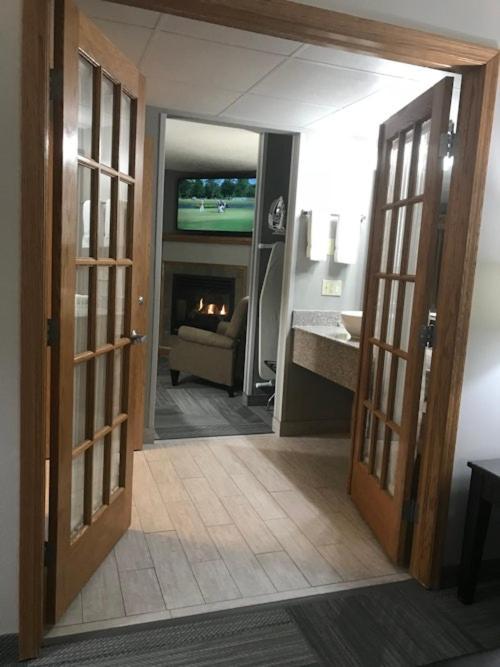Hotel River District 5*